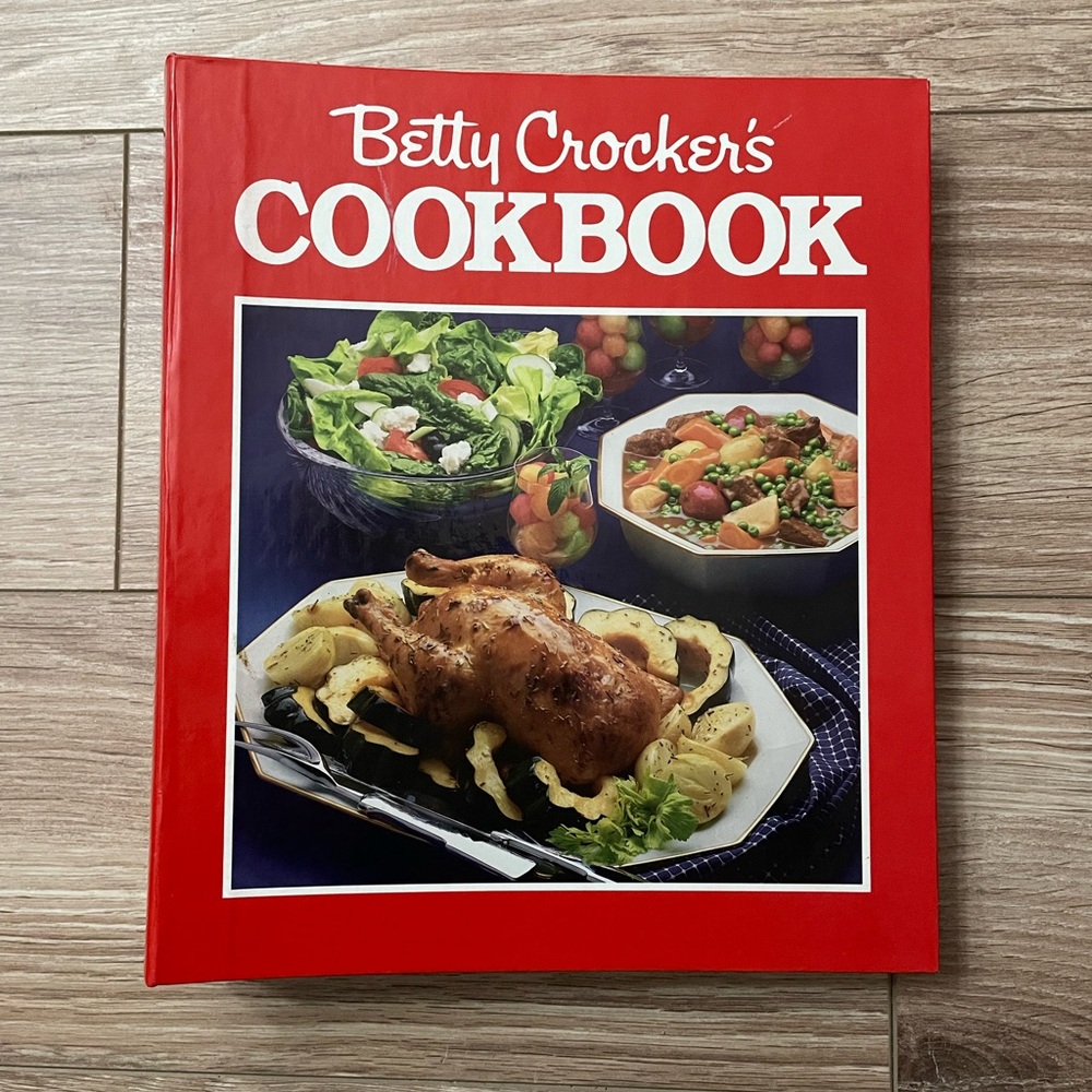 Vintage Betty Crocker's Cookbook New and Revised Hardcover Binder 1986